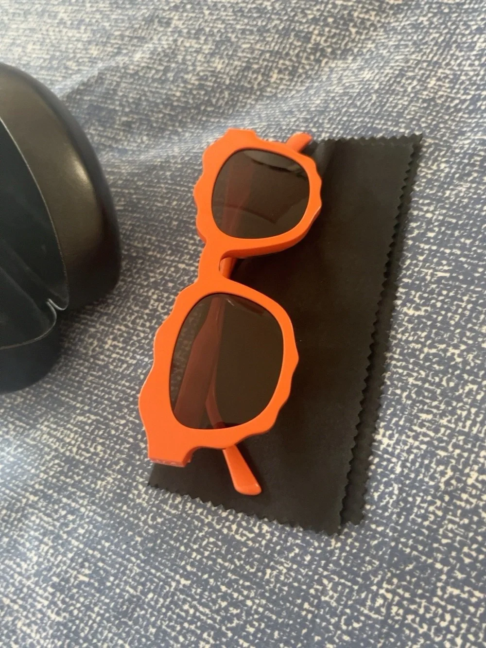 ANEA HILL Sierra Orange Scalloped Sunglasses 49-22-145 w/ Case